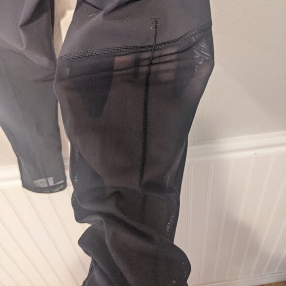 Lululemon Breathe Easy Crop Black Wee Are From Space Neon Pink Opal Size 6 EUC - Picture 9 of 12